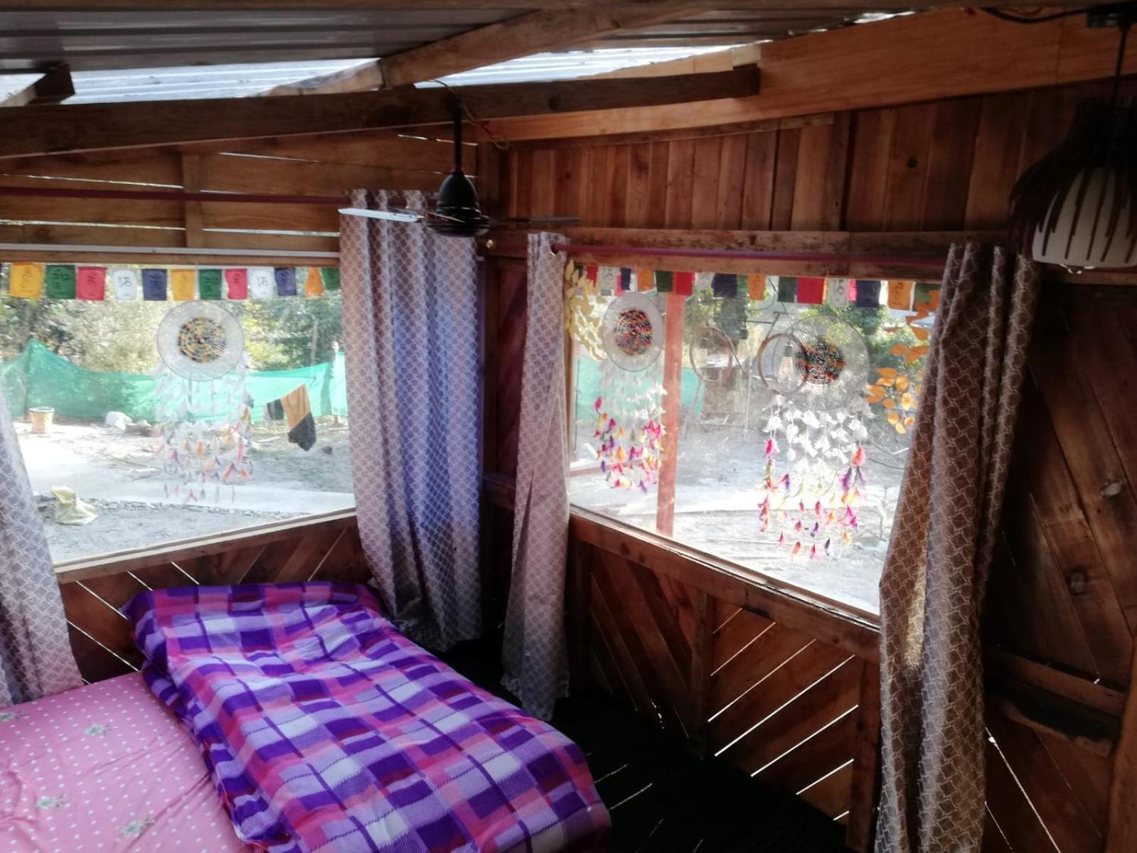 Shanti People Huts & Camp Касол Стая снимка